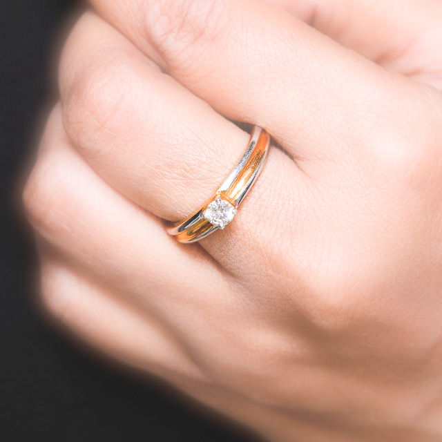 Buy quality Single Diamond Ladies ring in 18k Yellow Gold - 1.840 grams -  VVS EF 12 cents - 0LR75 in Pune