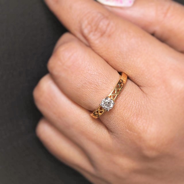 Ladies Elegant Flower Design Fashion Ring with 0.24 ct Round Brilliant Cut  Diamonds in 14k White Gold